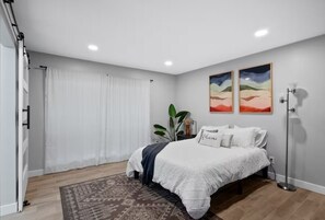 1 bedroom, iron/ironing board, WiFi, bed sheets - Beautiful Condo Getaway (Phoenix)