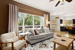 Smart-TV, Tischtennisplatte