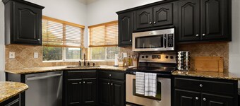 Epic Family Escape: Custom 9-Hole Putt Putt, Pickleball, Pool, Near Six Flags