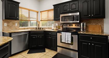 Epic Family Escape: Custom 9-Hole Putt Putt, Pickleball, Pool, Near Six Flags