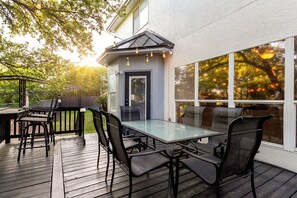 تناول الطعام بالخارج