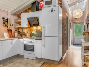 Fridge, microwave, dishwasher, cookware/dishes/utensils