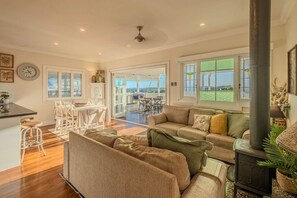 TV connectée, cheminée