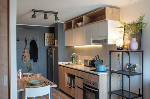 Fridge, microwave, oven, coffee/tea maker