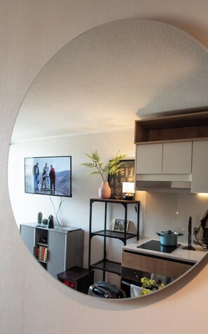 Fridge, microwave, oven, coffee/tea maker