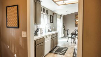 Microonde, forno, piano cottura, lavastoviglie