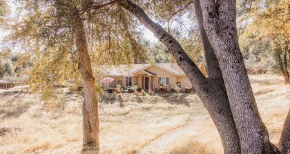 Charming 3-bedroom home perfect for families or larger groups in Oakhurst, CA.
