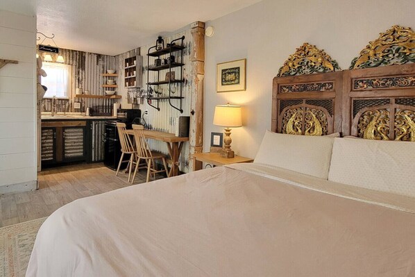 1 bedroom, WiFi, bed sheets - Rosewood Studio | Private Cottage Near Downtown (Medford)