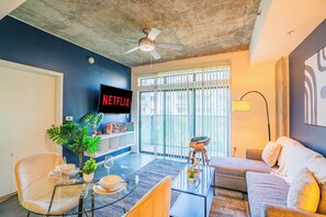 Téléviseur, bureau