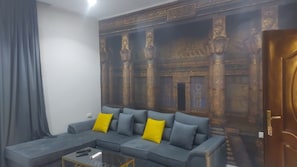 Basic Suite, Balcony, Desert View | Living area
