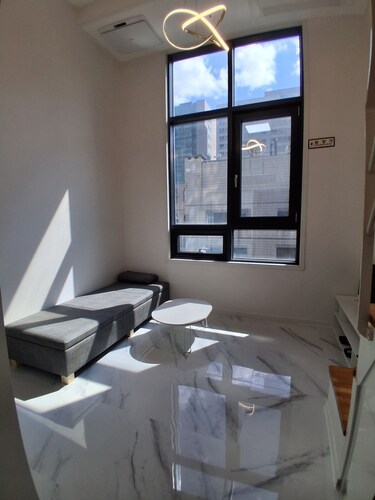 L house near Sinchon station and Ewha Womans Univ station