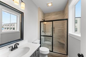 Sèche-cheveux, serviettes fournies