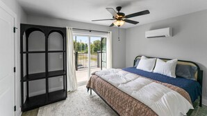 A bedroom with a bed, a ceiling fan, a window, and an air conditioning unit. - Mountain Biking, Campus & close to downtown (Knoxville)