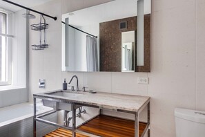 Hårføner og håndklær