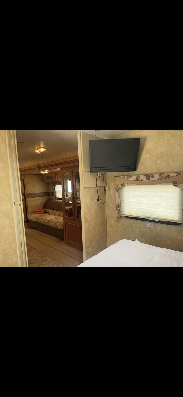 1 bedroom, bed sheets