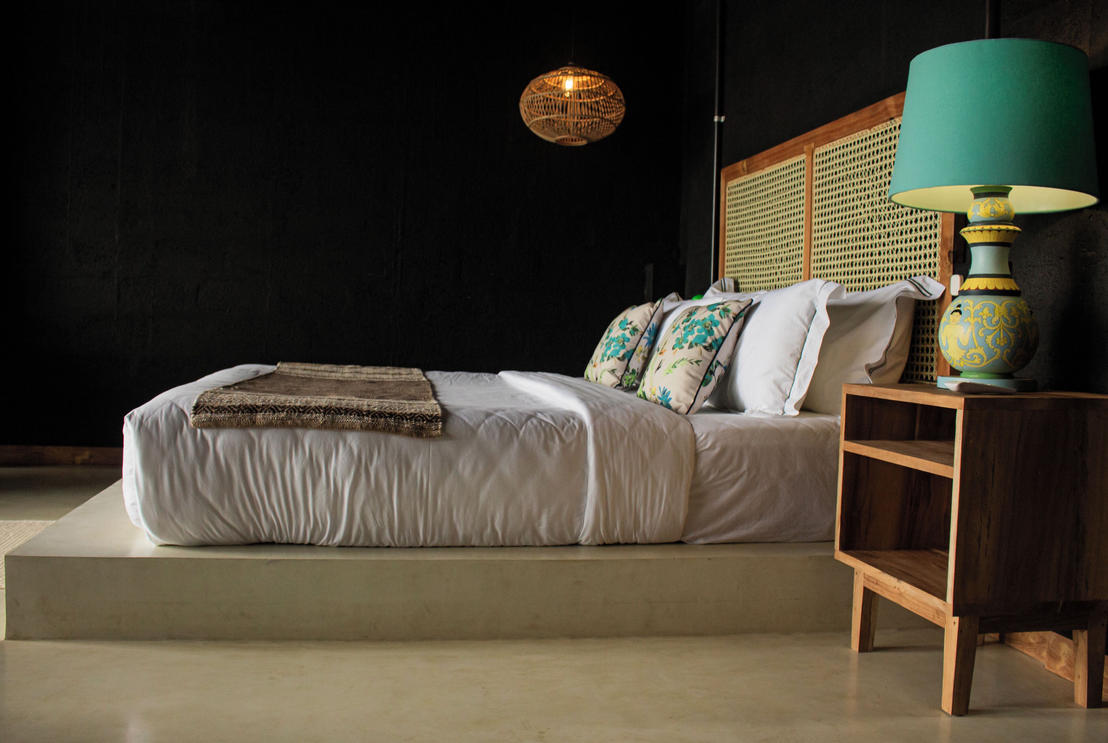 Minibar, free WiFi, bed sheets