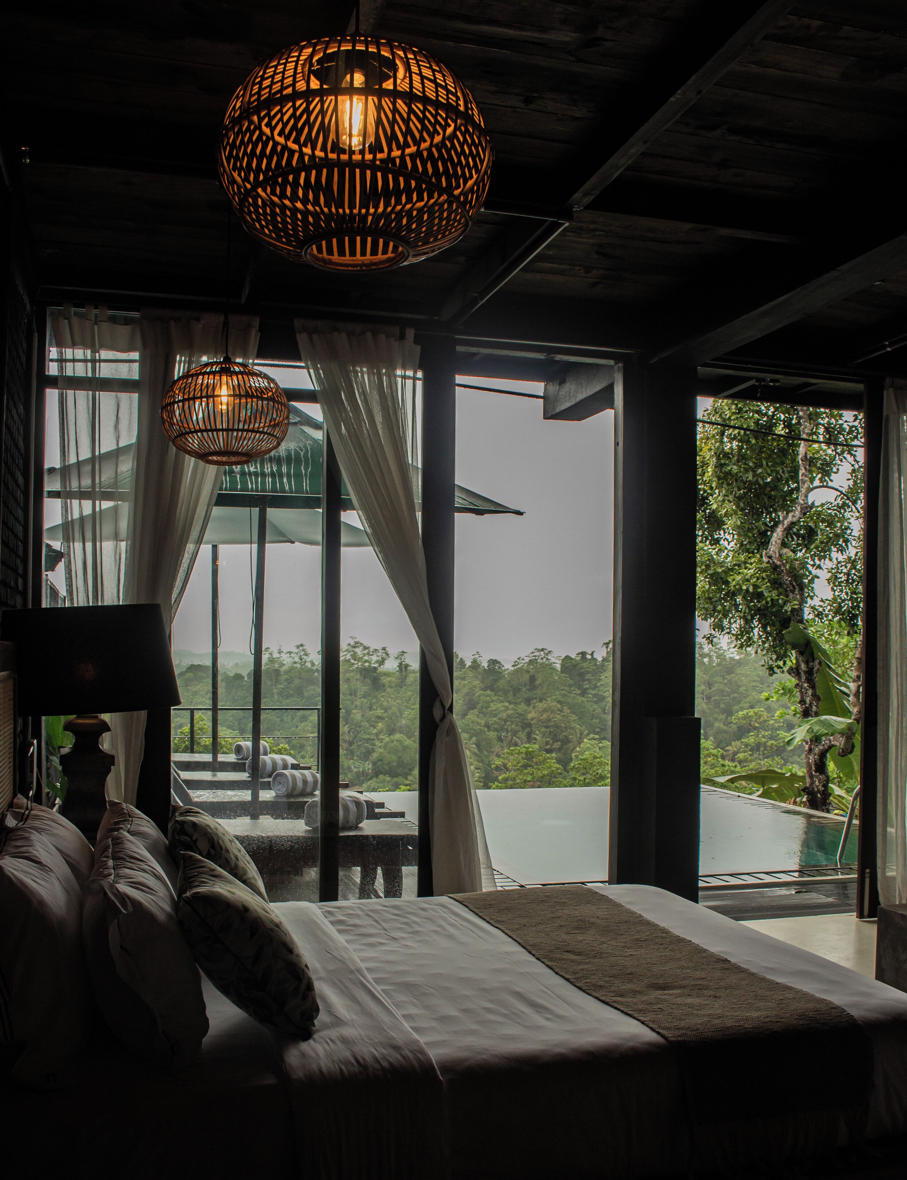 Minibar, free WiFi, bed sheets