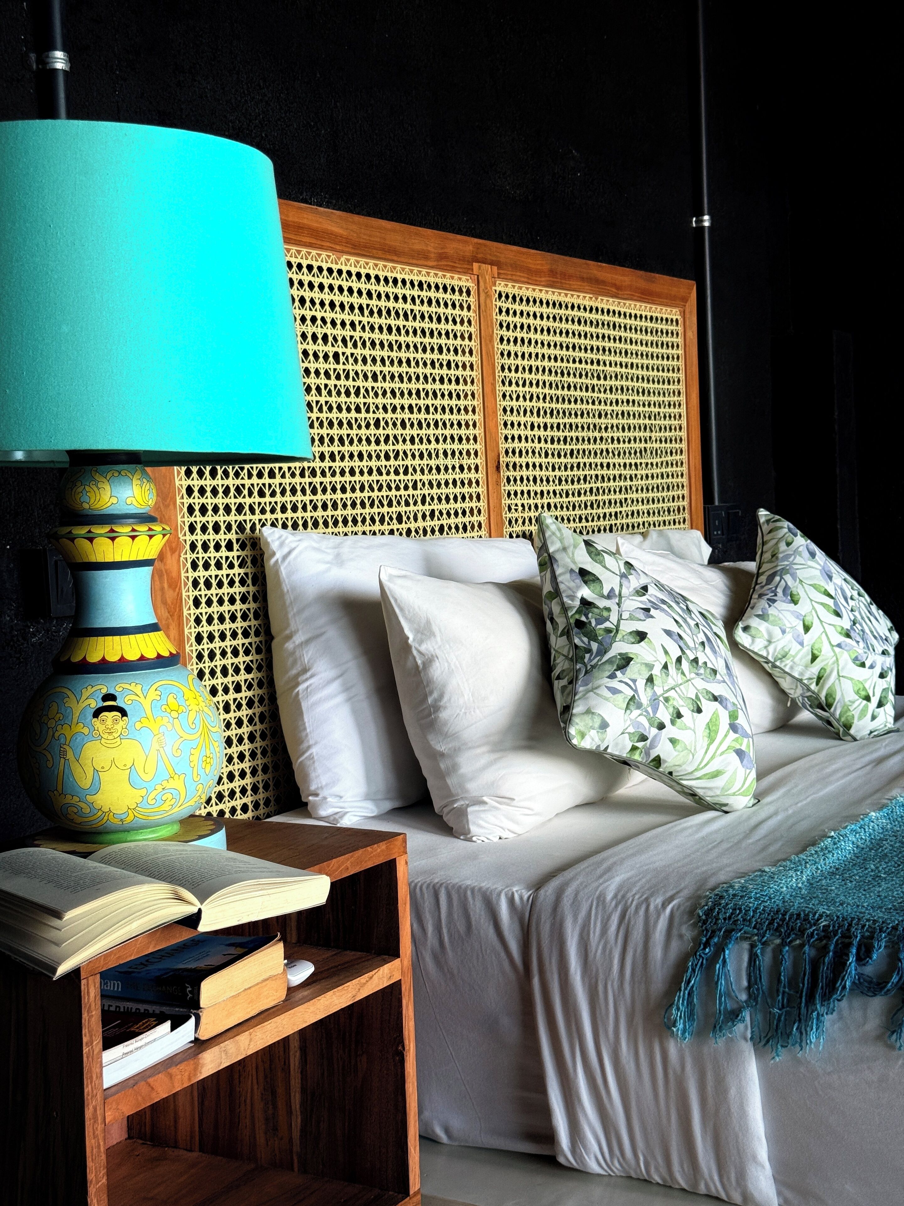 Minibar, WiFi (free), bed sheets