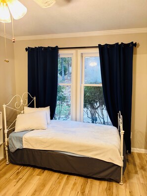 3 chambres, fer et planche Ă repasser, Wi-Fi, literie fournie