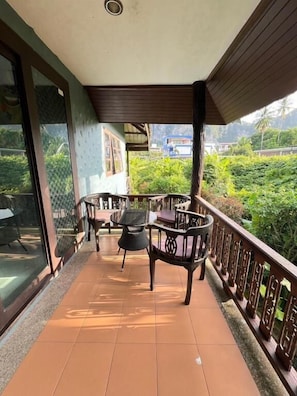 Vila família, vista para o pátio | Terraço/pátio