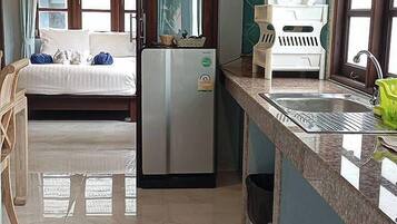Family Villa, Courtyard View | Private kitchen | Fridge, microwave, stovetop, cookware/dishes/utensils