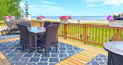 Bay View Chalet On Whitefish Bay, (3 bed / 2 bath)