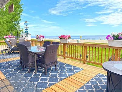 Bay View Chalet On Whitefish Bay, (3 bed / 2 bath)