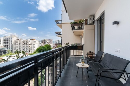 Beautiful new apart in central Vake near Mziuri park