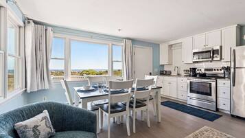 KylskÄp, mikrovÄgsugn, ugn och spishÀll