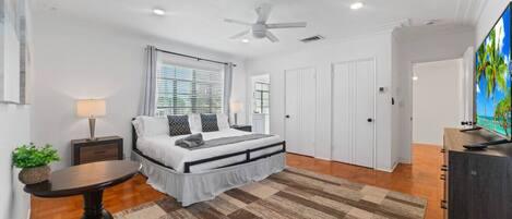 7 habitaciones, tabla de planchar con plancha, cuna de viaje y wifi