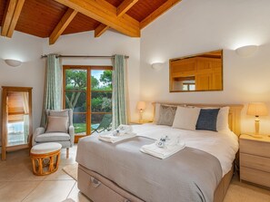 Fer et planche à repasser, accès Internet, draps fournis