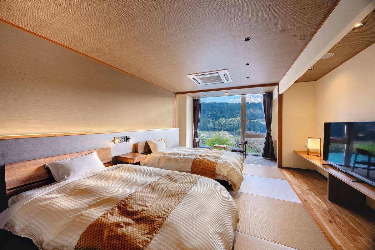 高級雙床房 | 房內夾萬、熨斗/熨衫板、免費 Wi-Fi