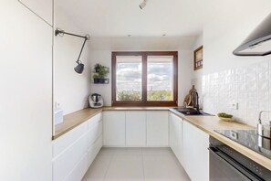 Microwave, dishwasher