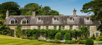 Ty Fry Estate - sleeps 16 guests  in 8 bedrooms