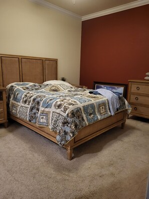 2 bedrooms, iron/ironing board, Internet