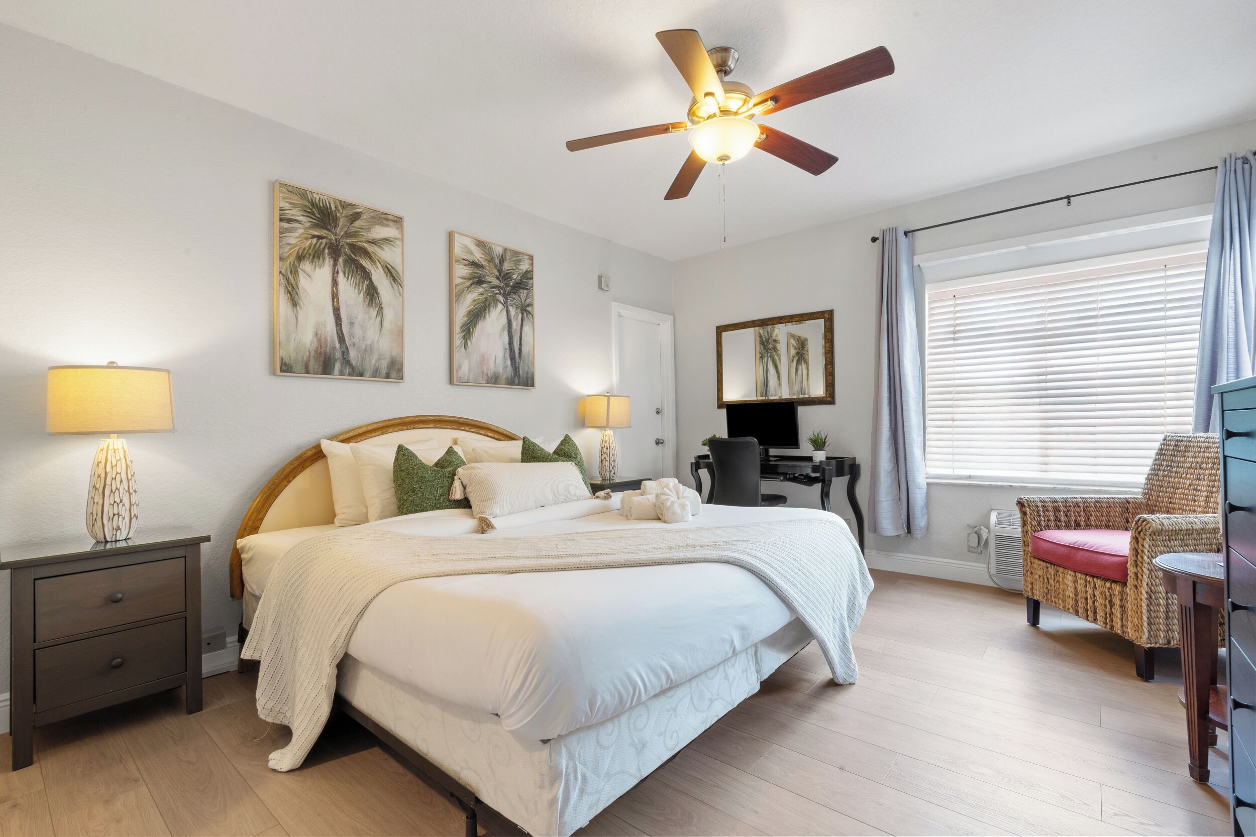 1 chambre, bureau, fer et planche à repasser, Wi-Fi