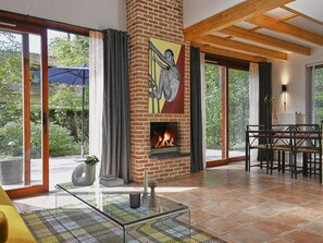 Télévision, cheminée