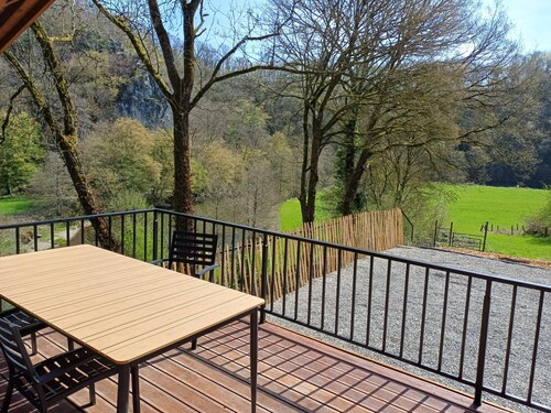 Renovated chalet located by the Ourthe.
