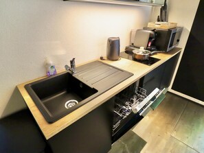Kaffetrakter/tekoker, mikrobølgeovn, ovn og kokeplater