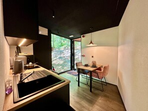 Coffee/tea maker, microwave, oven, stovetop - A treehouse in the heart of La Roche (La Roche en Ardenne)