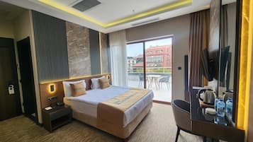 Deluxe Double Room | Desk, free WiFi