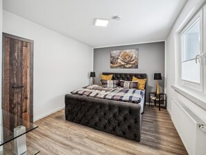 3 bedrooms, iron/ironing board, Internet