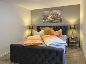 3 bedrooms, iron/ironing board, Internet