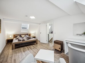 3 makuuhuonetta, silitysrauta/-lauta, internet