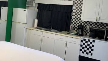 Fridge, microwave, coffee/tea maker, blender