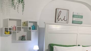 1 soverom, skrivebord, strykejern/-brett og wi-fi (inkludert)