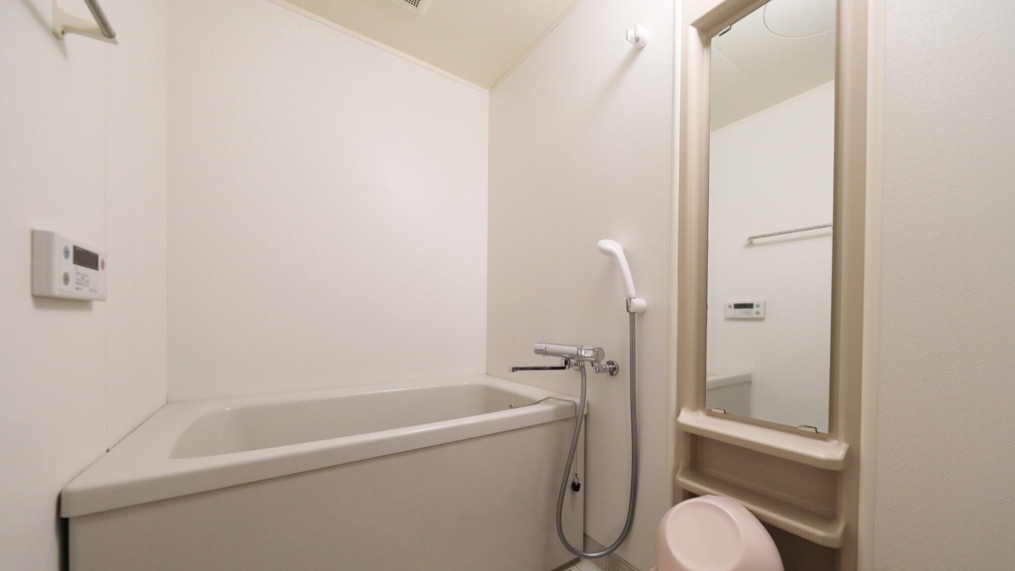 Combined shower/bathtub, hair dryer, towels, soap