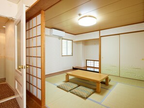 Room, Multiple Beds, Lanai | Free WiFi