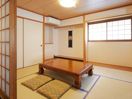 Szoba, nemdohányzó (Western JP Suite, 85 sqm, for 8 ppl) | Ingyenes wifi és ágynemű