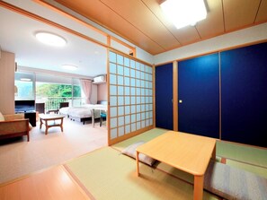 Room, Multiple Beds, Lanai | Free WiFi